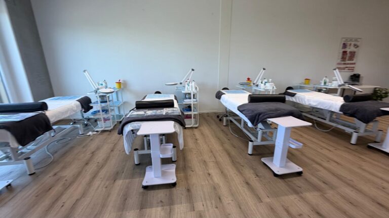 Home | Renaissance Head Spa 8 Training room with Head Spa treatment beds in a row